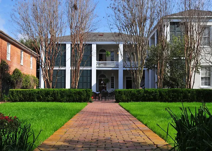 Monmouth Historic Inn